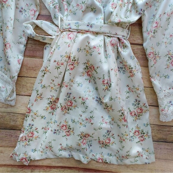 Valentino Intimo Robe Size Small Neiman Marcus White Floral Lace - Picture 8 of 9